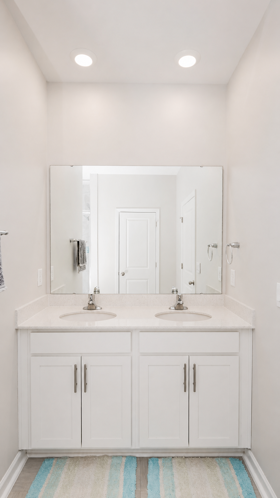 Double vanity in the primary bathroom